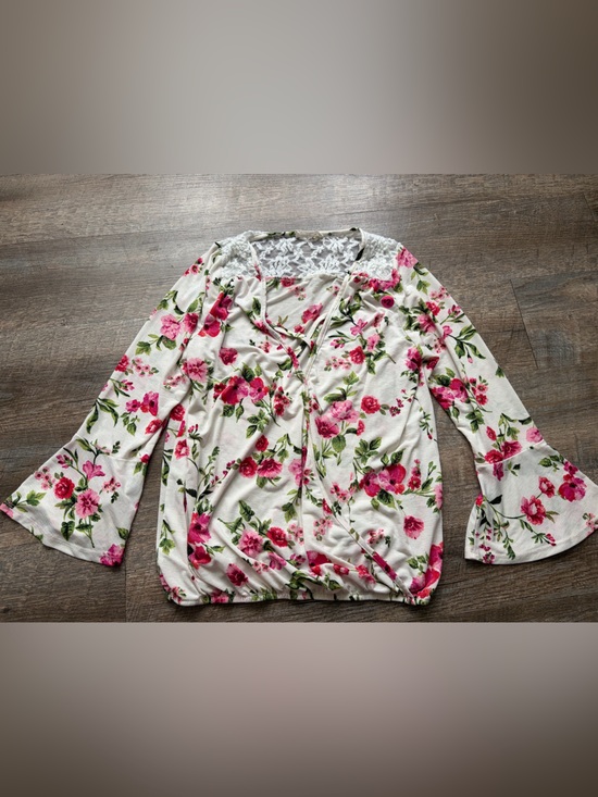 Daily Special Tops - 🌸 $10 SALE 🌸 Floral Lace-Back Bell Sleeve Top